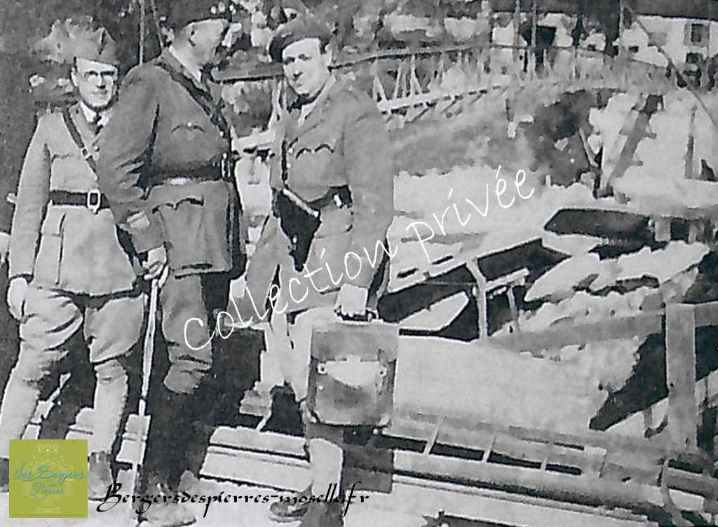 Des officiers de l'armée française sont venus constater sur place les effets du dynamitage du pont sur la Sarre